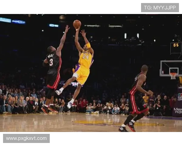 篮球赛场最后一秒压哨绝杀的激情与传奇瞬间背后的荣耀与梦想故事 - 副本 (3)