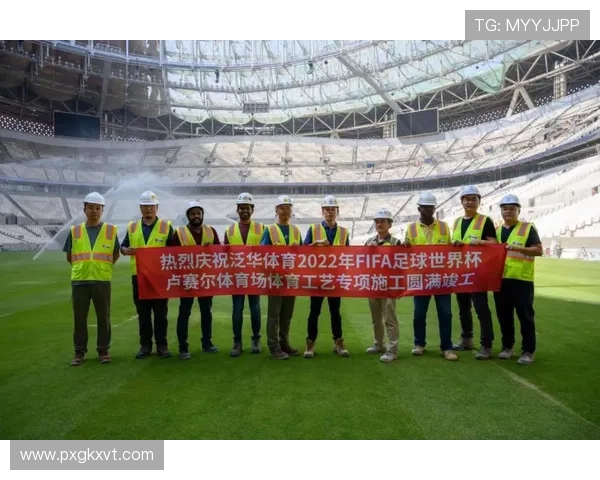聚焦世界杯草坪专家访谈揭秘绿茵场养护背后的科技与匠心创新实践之道 - 副本 - 副本 - 副本 (2)