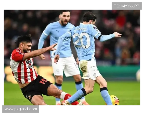 英超最新动态：豪门球队转会风云与新赛季争冠格局解析